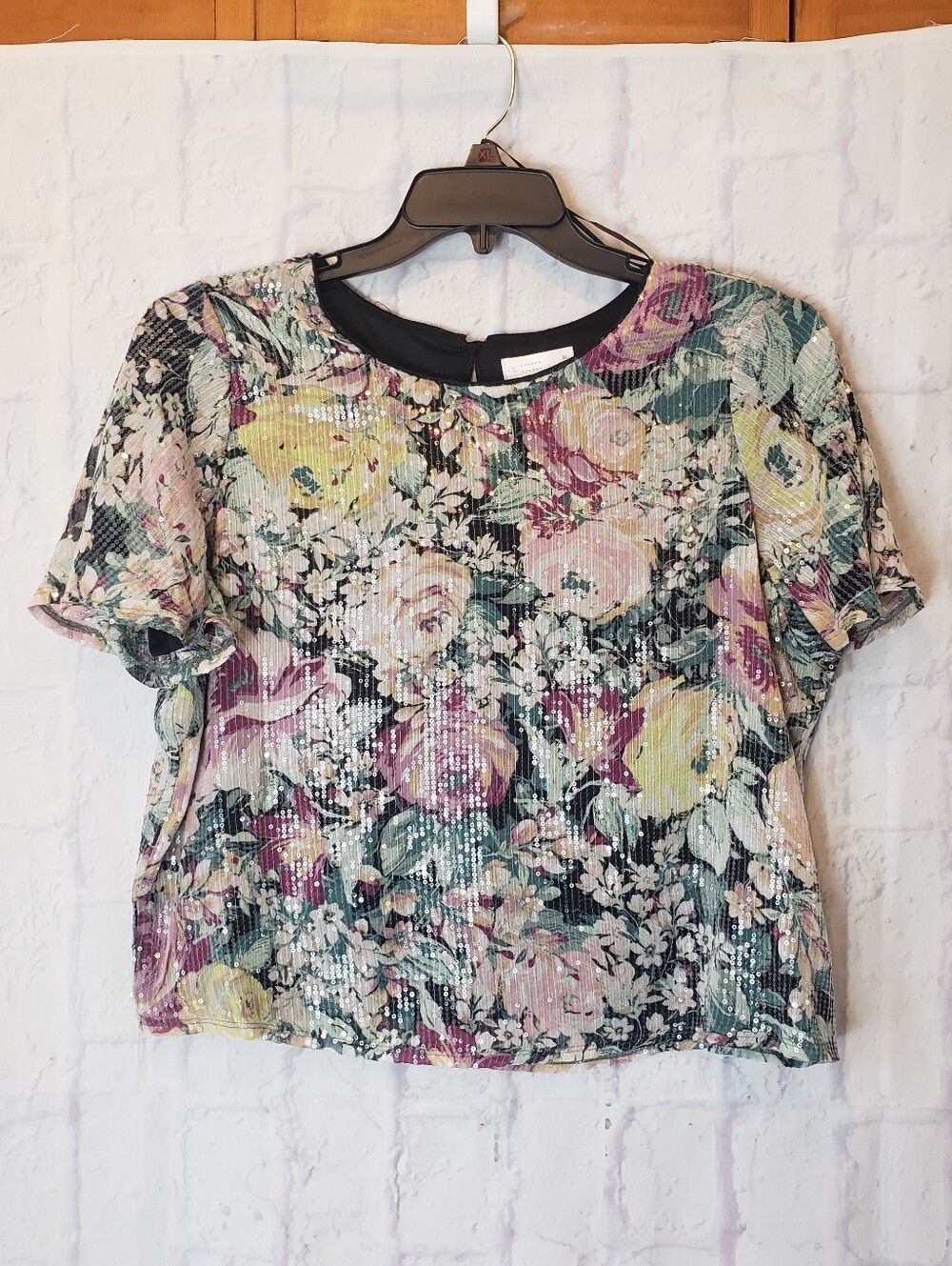 LC LAUREN CONRAD All-Over Sequined Floral Top XL